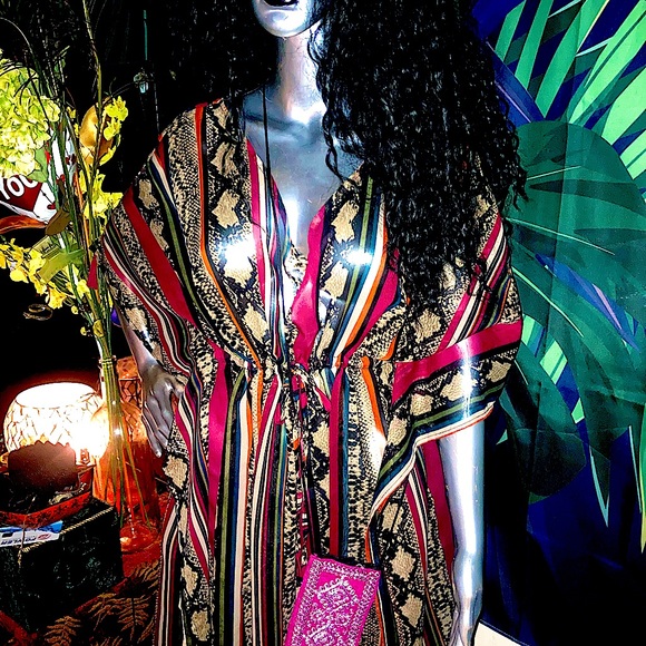 Good Times Boho Caftan - Picture 4 of 5